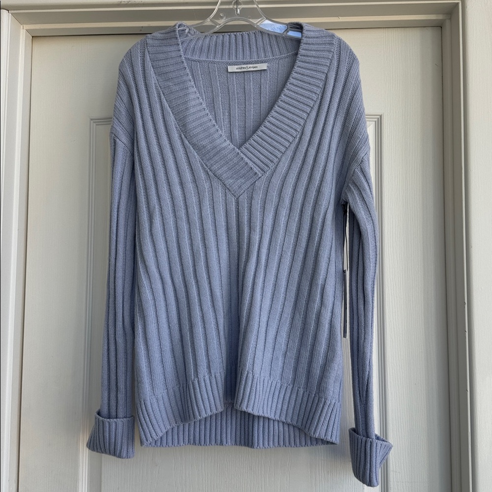V-Neck Ribbed Sweater - Picture 4 of 9